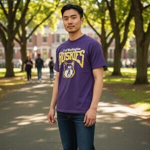 Vintage UW Washington Huskies T-shirt 
Size Large